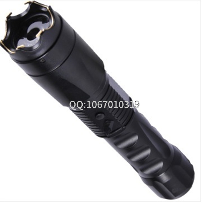 女士防身怎么使用電擊棍比較好？
